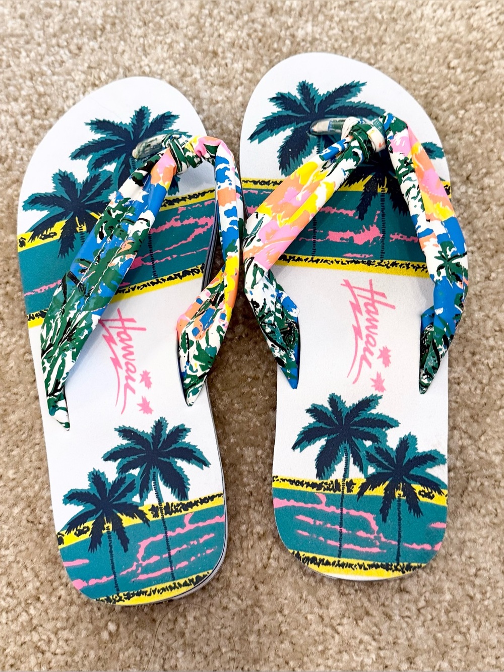 Hawaii tropical pattern comfy flip flops
